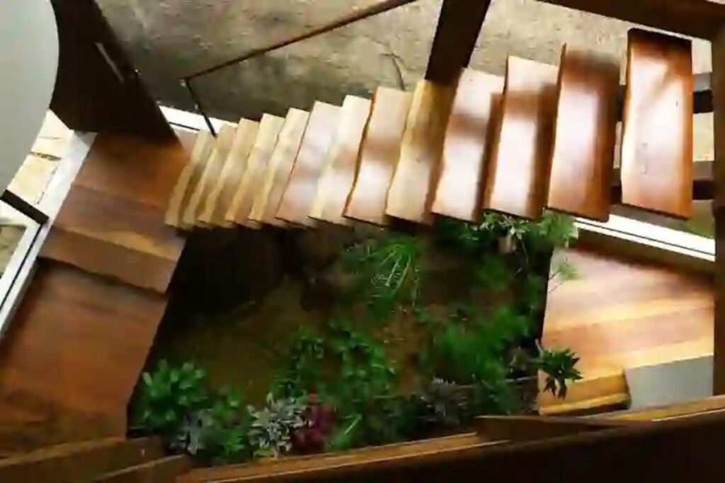 jardim embaixo da escada (capa)
